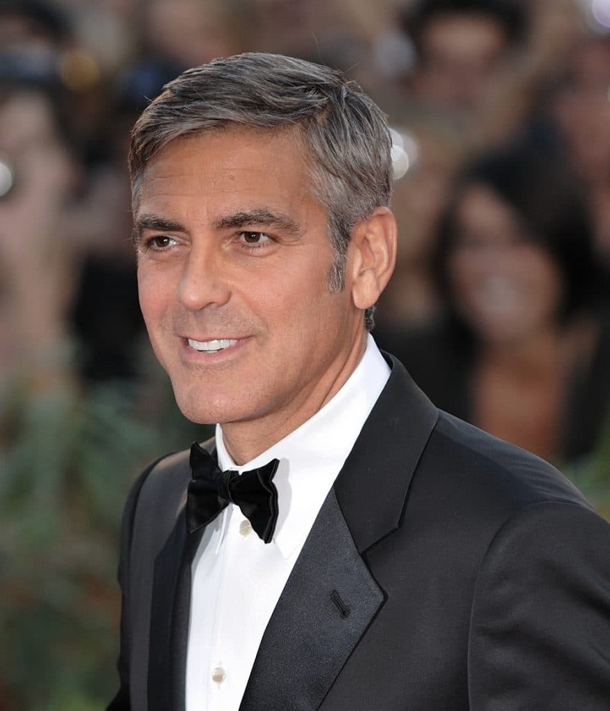 George Clooney 879x1024 - capelli grigi uomo