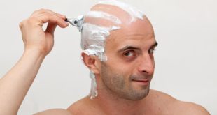 rasare i capelli 310x165 - È vero che rasare i capelli fa bene perché li rinforza?